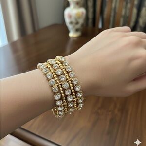 Elegant Gold and Crystal Bracelet